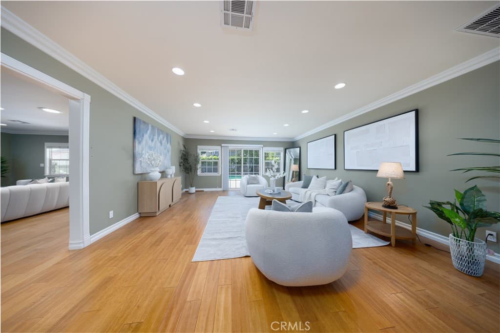 Home at 430 W Winnie Way, Arcadia — photo 6 of 12