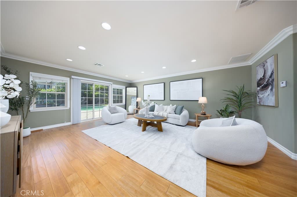 Home at 430 W Winnie Way, Arcadia — photo 7 of 12