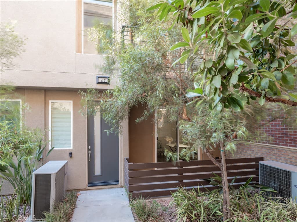 Condo at 422 W Route 66 47, Glendora — photo 2 of 12