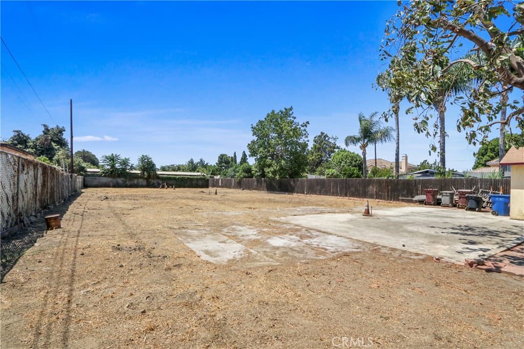 Home at 12404 Poinsettia, El Monte — photo 2 of 12