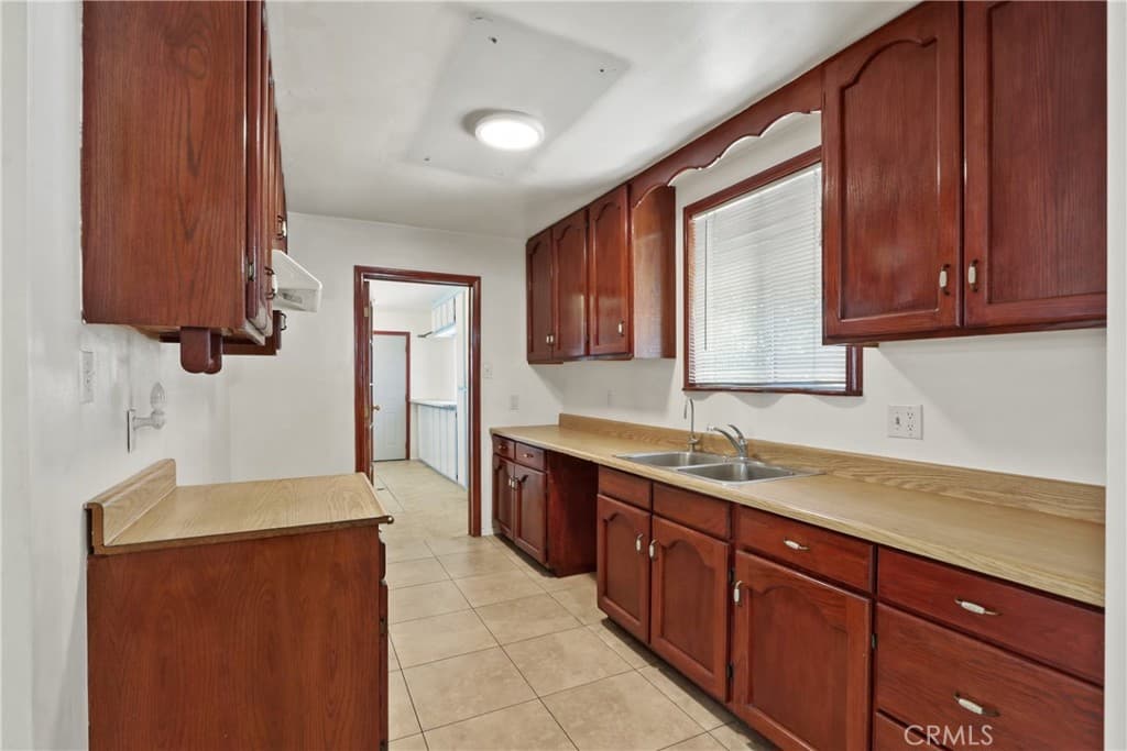 Home at 12404 Poinsettia, El Monte — photo 11 of 12
