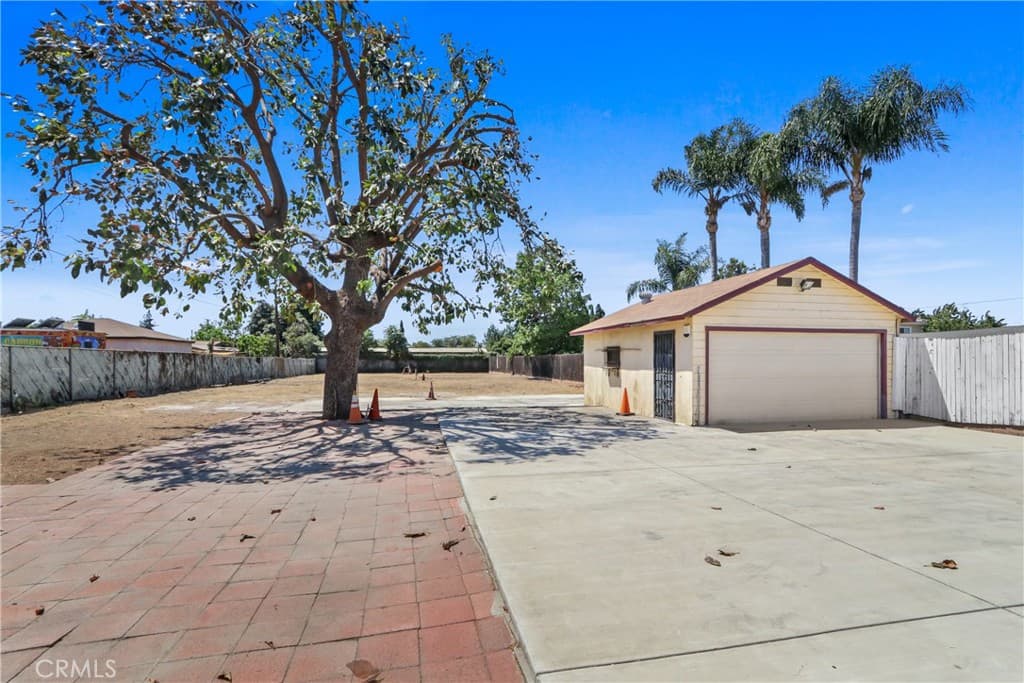 Home at 12404 Poinsettia, El Monte — photo 4 of 12