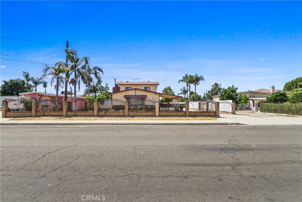 Home at 12404 Poinsettia, El Monte — photo 5 of 12