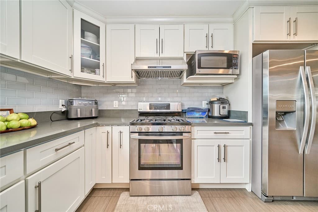 Home at 122 E El Norte, Monrovia — photo 9 of 12