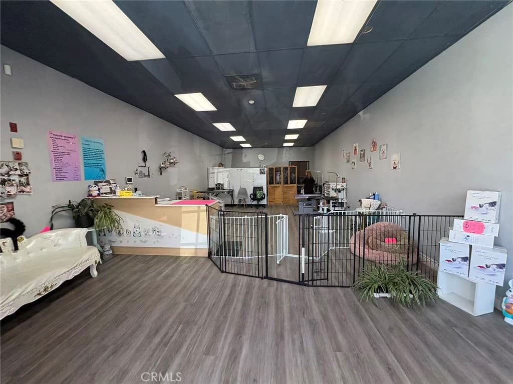 Home at 130 S Mountain Ave #M M, La Verne — photo 2 of 6