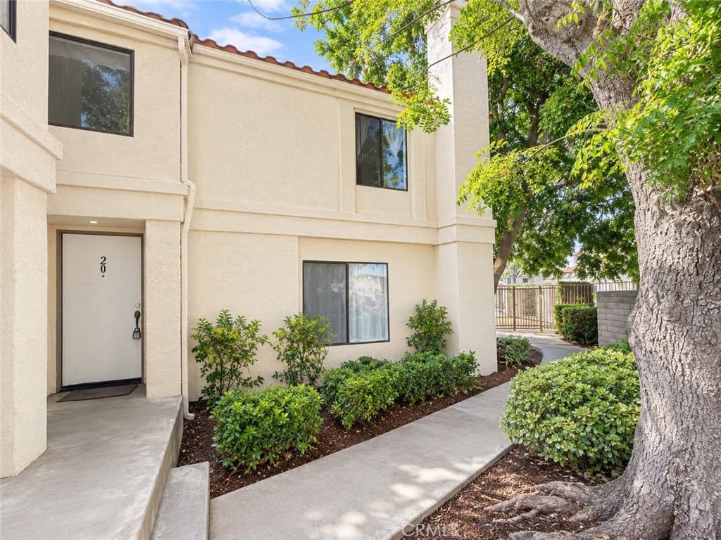 Townhouse at 440 Anderwood Court, Pomona — photo 2 of 12