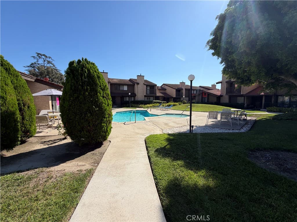 Townhouse at 149 S Hollenbeck Avenue, Covina — photo 5 of 12
