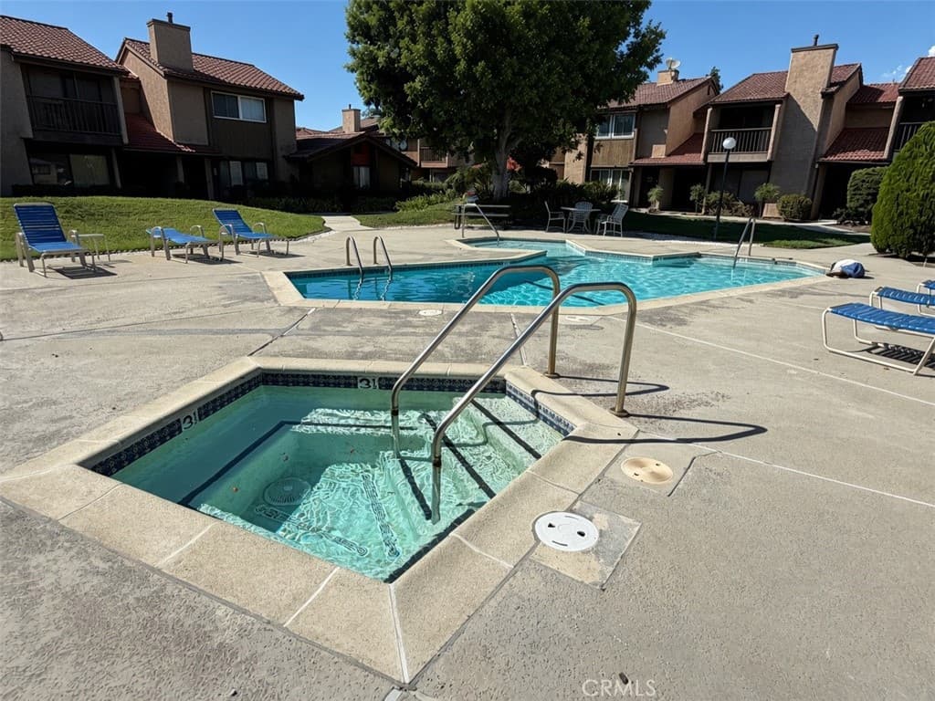 Townhouse at 149 S Hollenbeck Avenue, Covina — photo 6 of 12