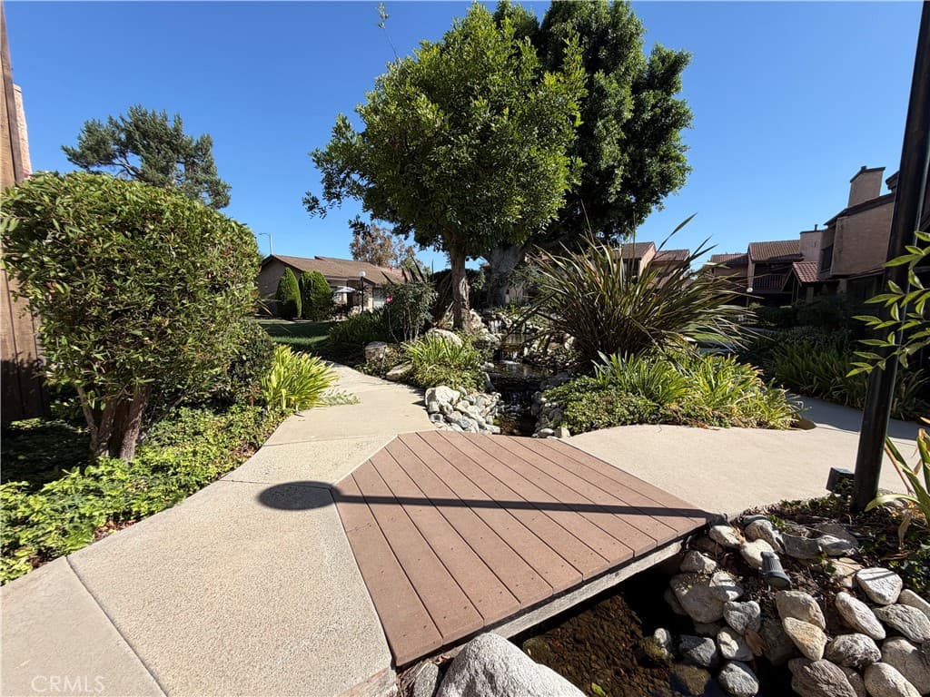 Townhouse at 149 S Hollenbeck Avenue, Covina — photo 7 of 12