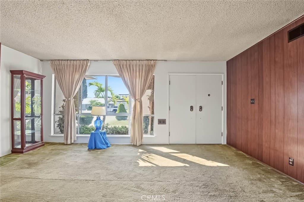 Home at 2122 Saticoy, Pomona — photo 6 of 12