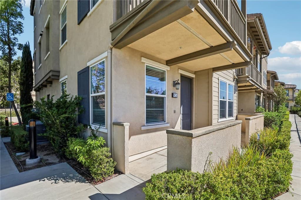 Townhouse at 902 N Botanica Lane A, Azusa — photo 3 of 12
