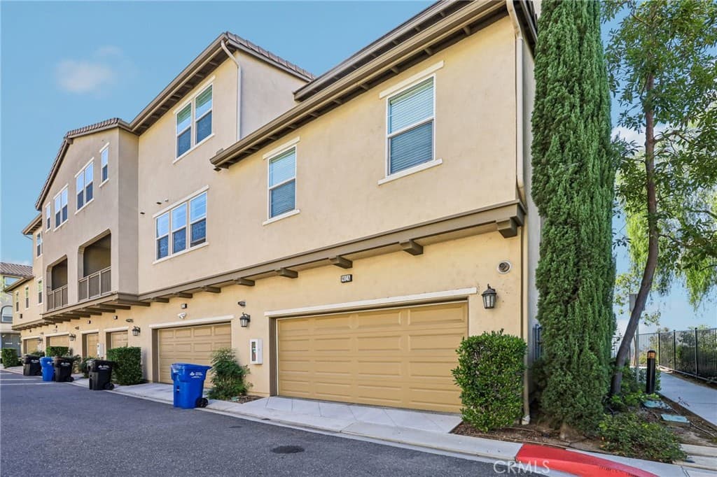 Townhouse at 902 N Botanica Lane A, Azusa — photo 5 of 12