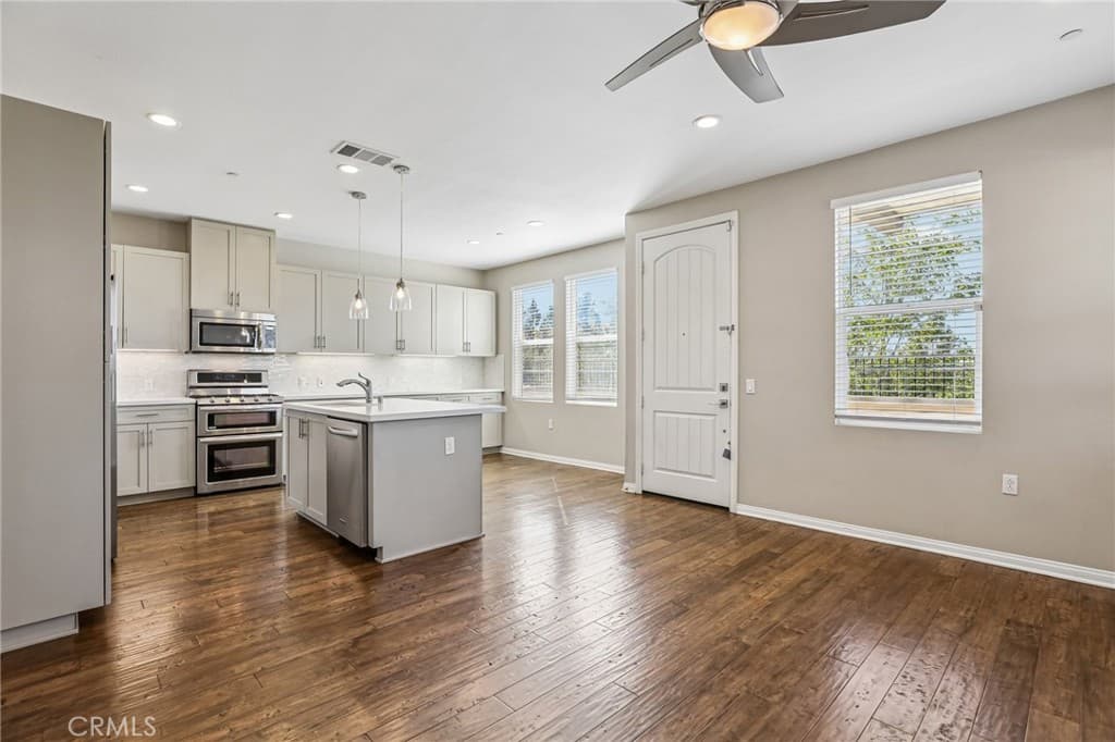Townhouse at 902 N Botanica Lane A, Azusa — photo 10 of 12