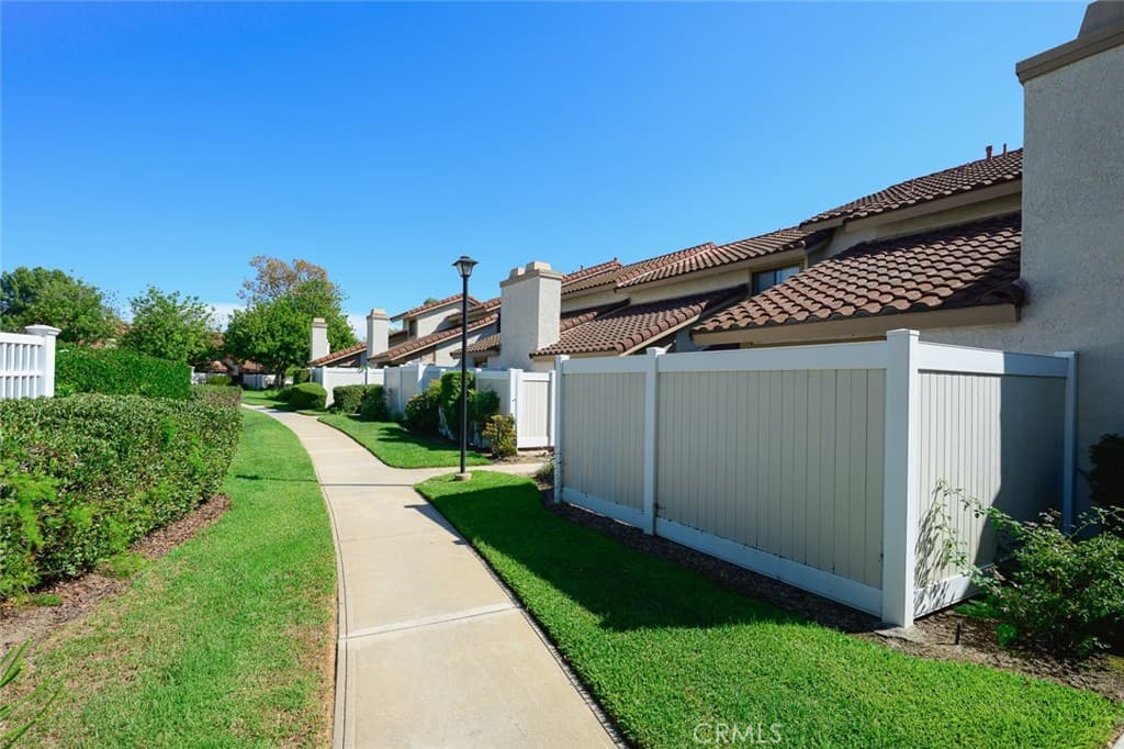 Townhouse at 23001 Paseo De Terrado, Diamond Bar — photo 2 of 12