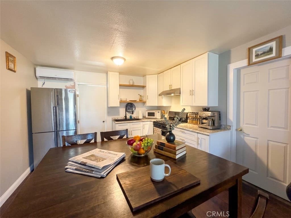 Home at 1308 Elmhurst Avenue, Duarte — photo 3 of 7
