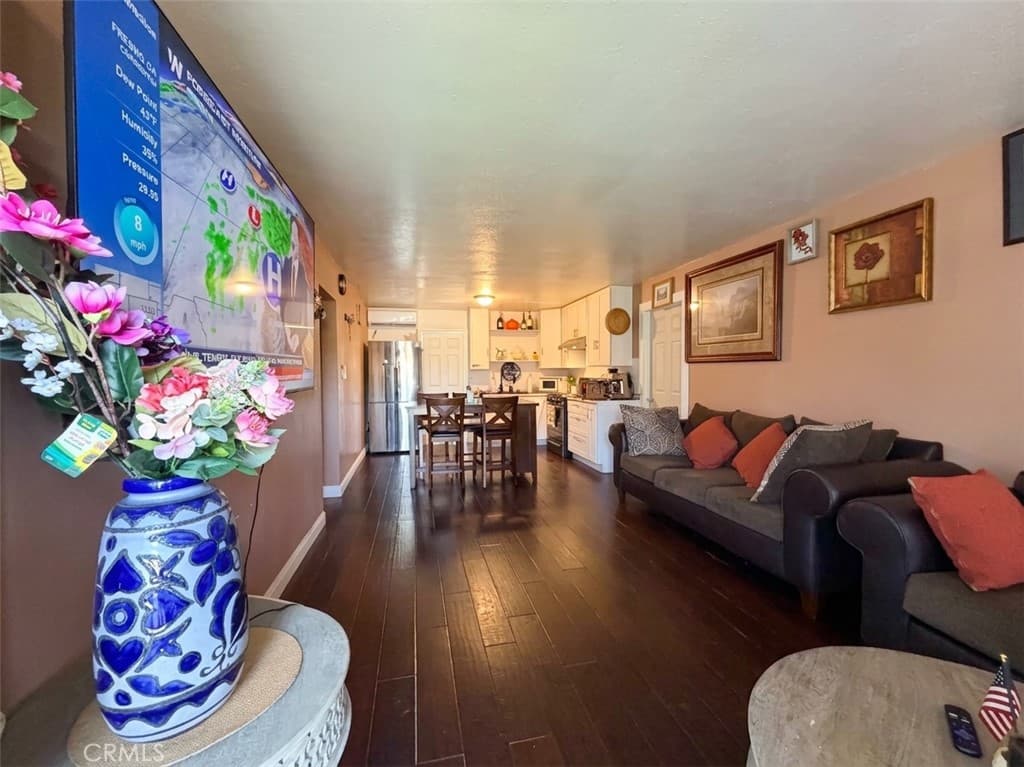 Home at 1308 Elmhurst Avenue, Duarte — photo 4 of 7