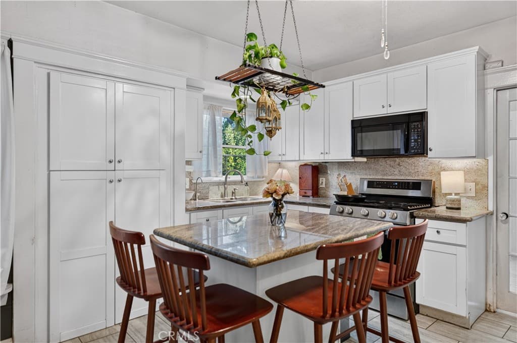 Home at 410 E Alvarado, Pomona — photo 9 of 12