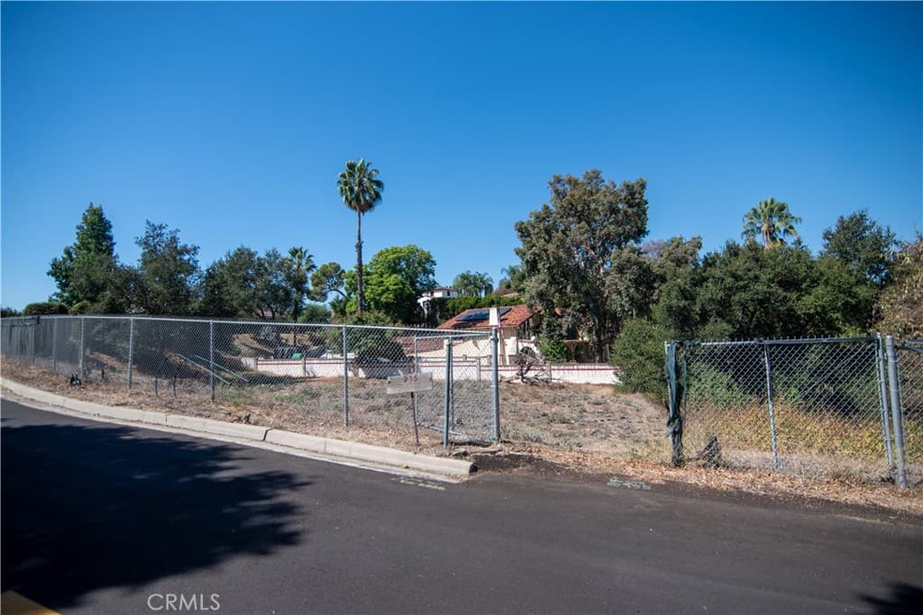 Home at 935 N Hill Road, Pomona — photo 5 of 12