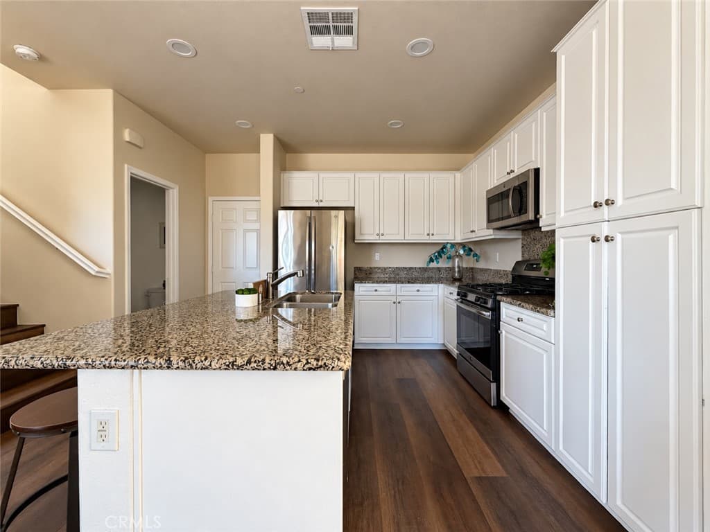 Townhouse at 726 Banyan, Pomona — photo 11 of 12
