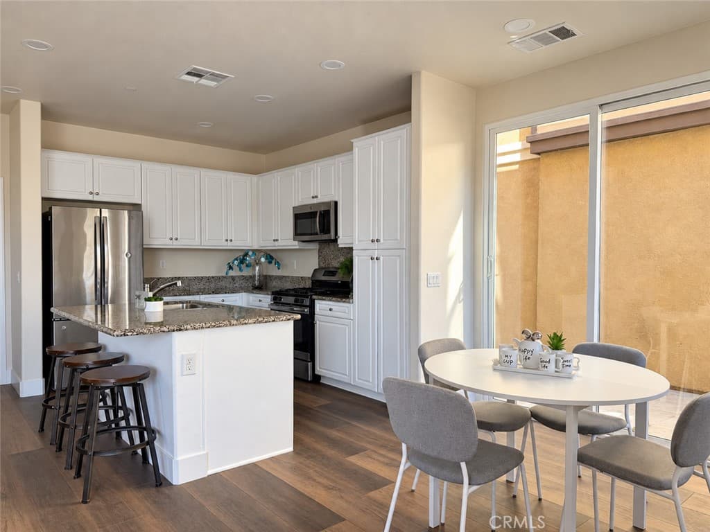 Townhouse at 726 Banyan, Pomona — photo 9 of 12
