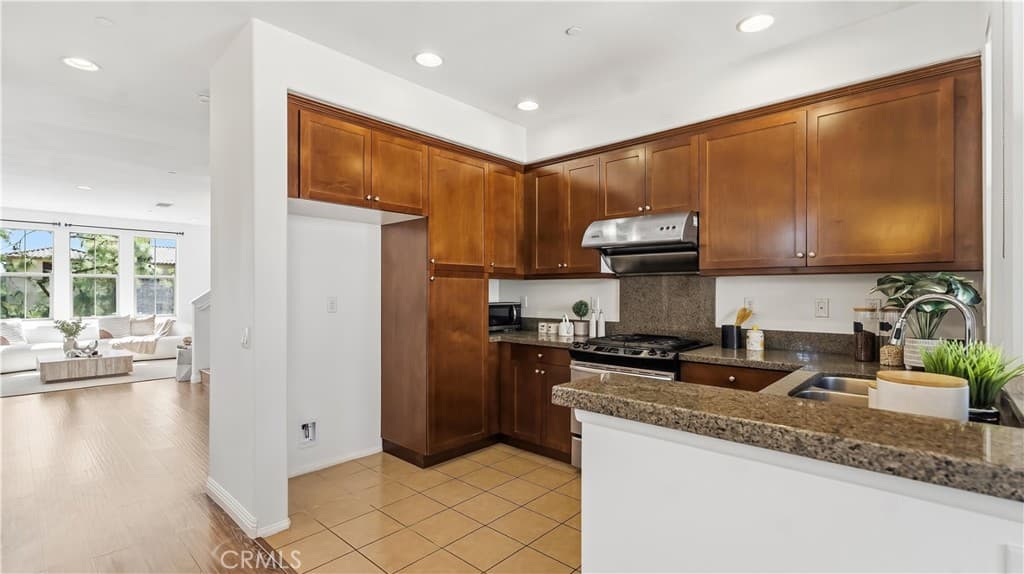 Townhouse at 827 The Promenade F, Azusa — photo 12 of 12