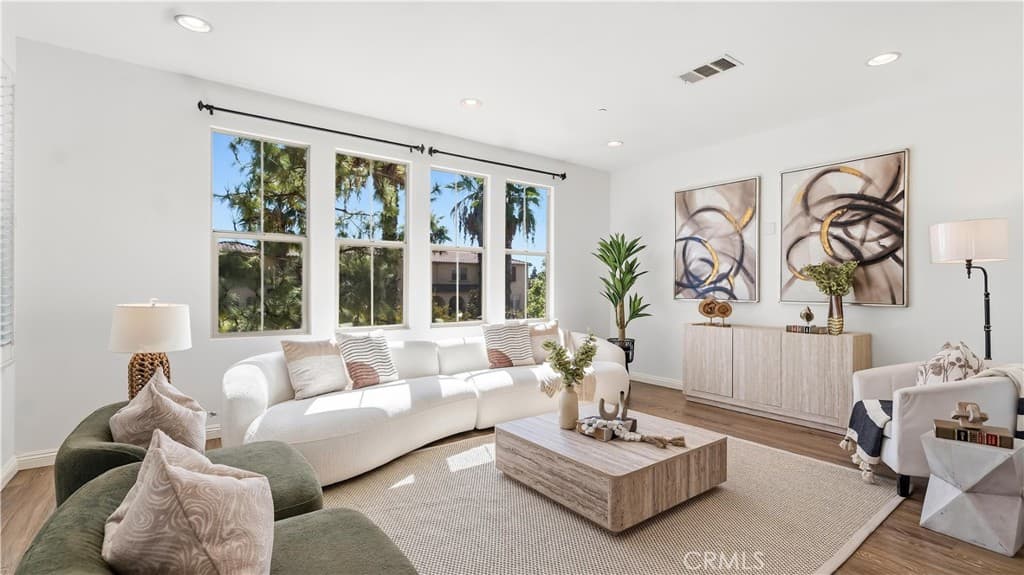 Townhouse at 827 The Promenade F, Azusa — photo 3 of 12