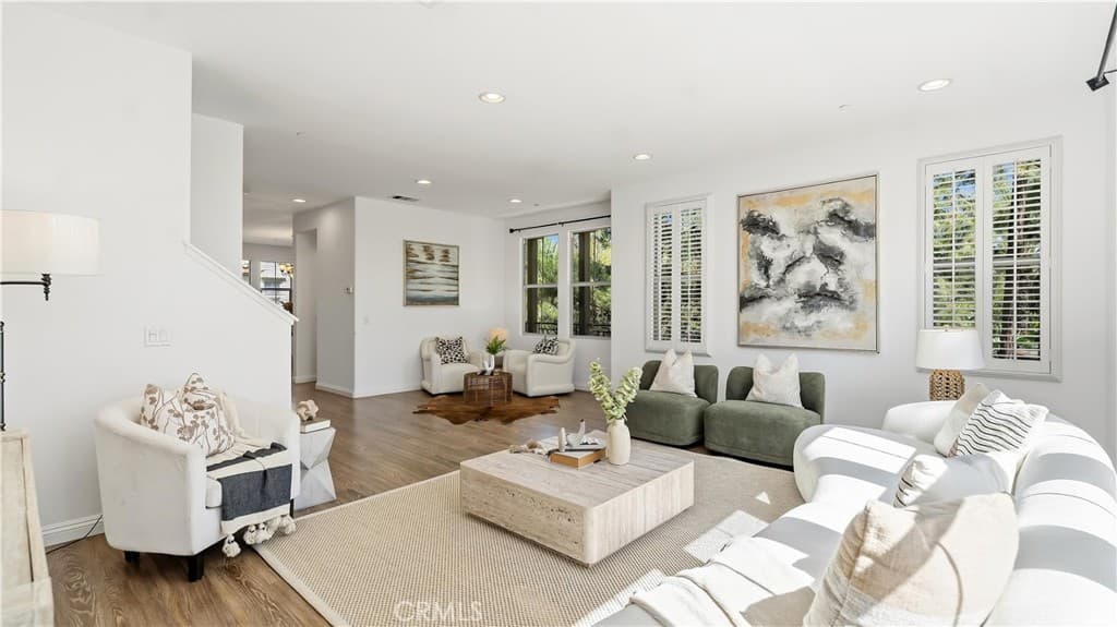 Townhouse at 827 The Promenade F, Azusa — photo 4 of 12