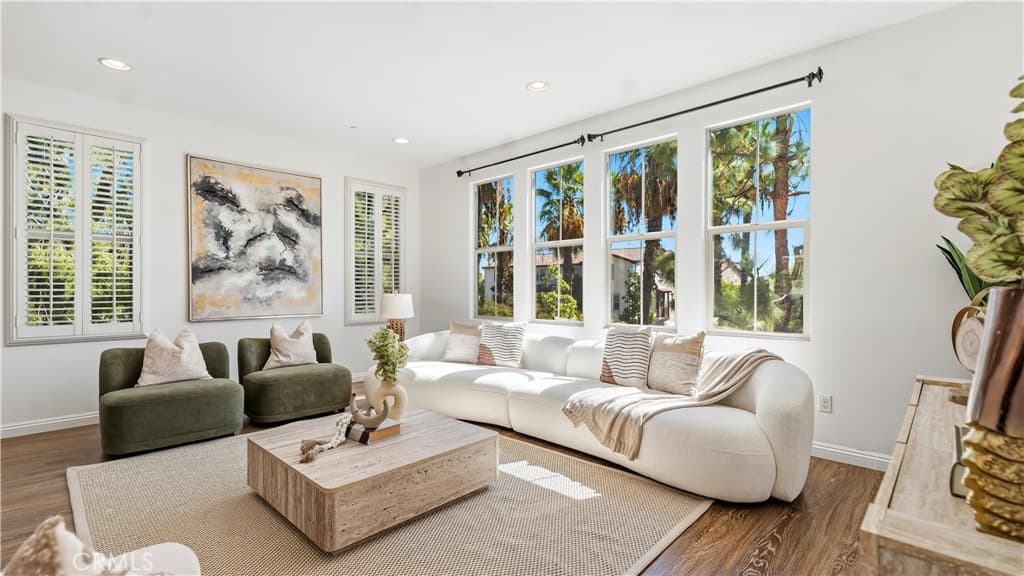 Townhouse at 827 The Promenade F, Azusa — photo 6 of 12