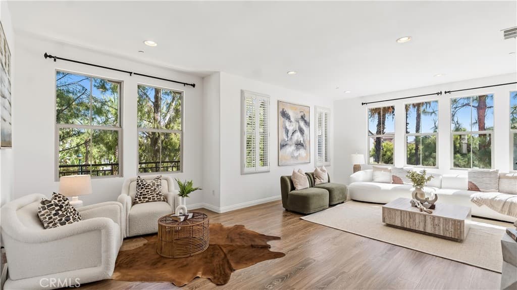 Townhouse at 827 The Promenade F, Azusa — photo 8 of 12