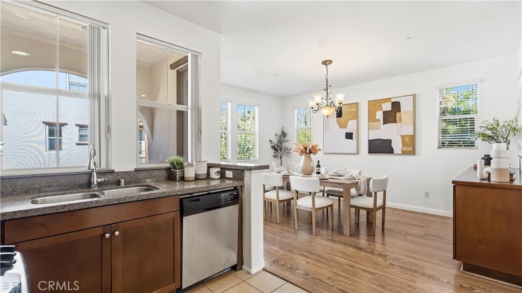 Townhouse at 827 The Promenade F, Azusa — photo 10 of 12