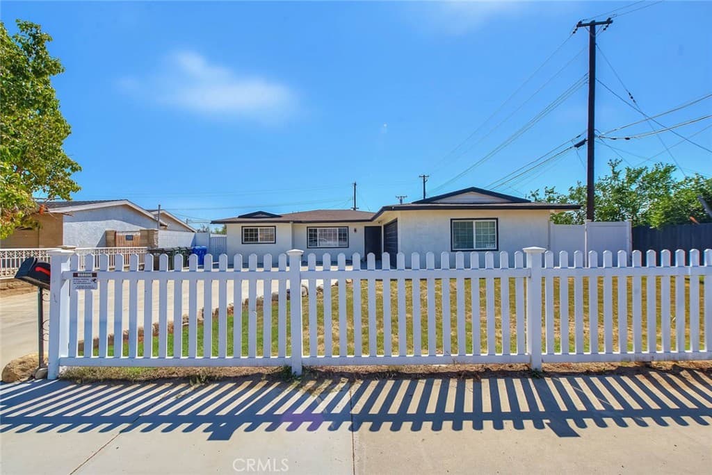 Home at 726 W Franklin, Pomona — photo 3 of 12