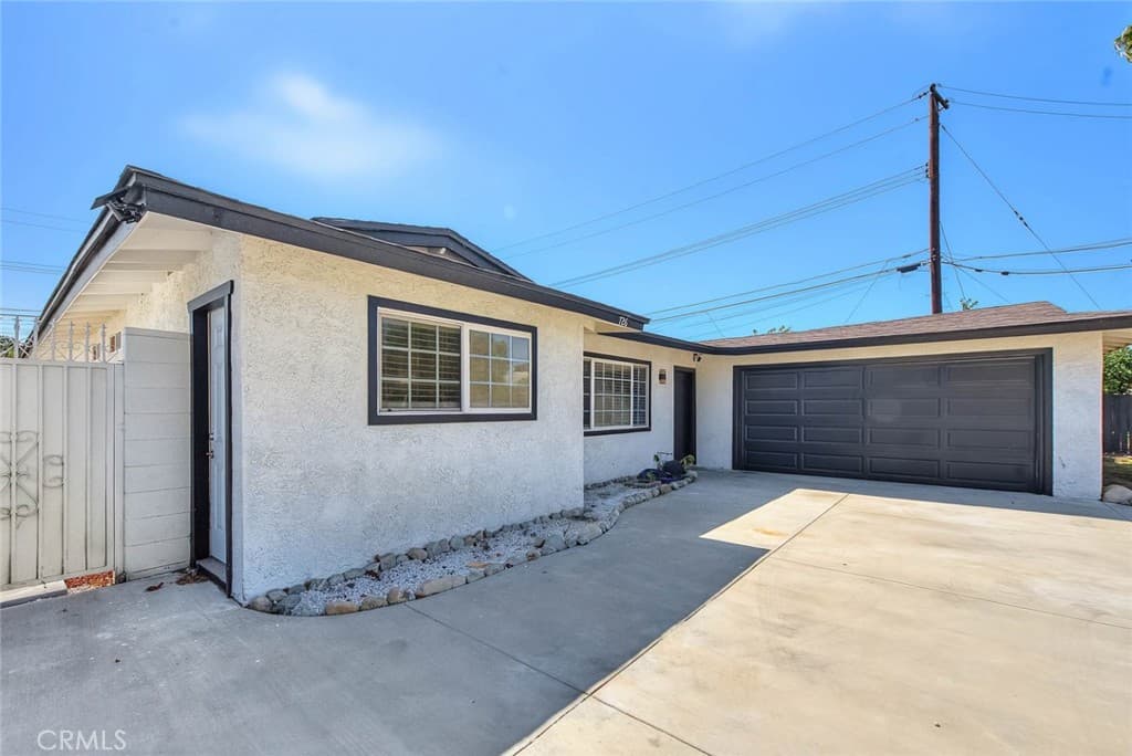 Home at 726 W Franklin, Pomona — photo 4 of 12