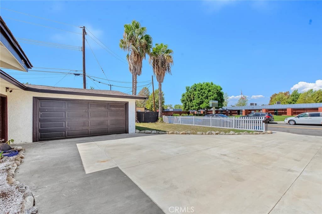 Home at 726 W Franklin, Pomona — photo 6 of 12