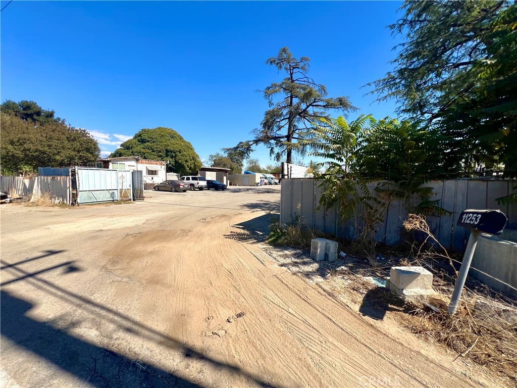Commercial at 11253 Roswell, Pomona — photo 1 of 11