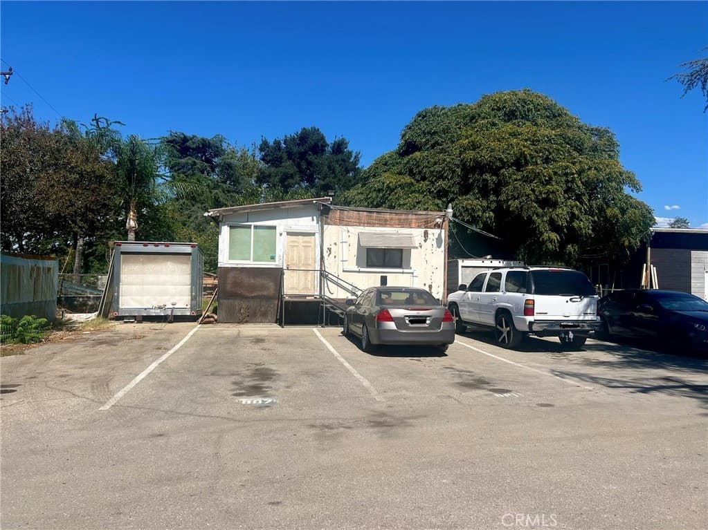 Commercial at 11253 Roswell, Pomona — photo 3 of 11