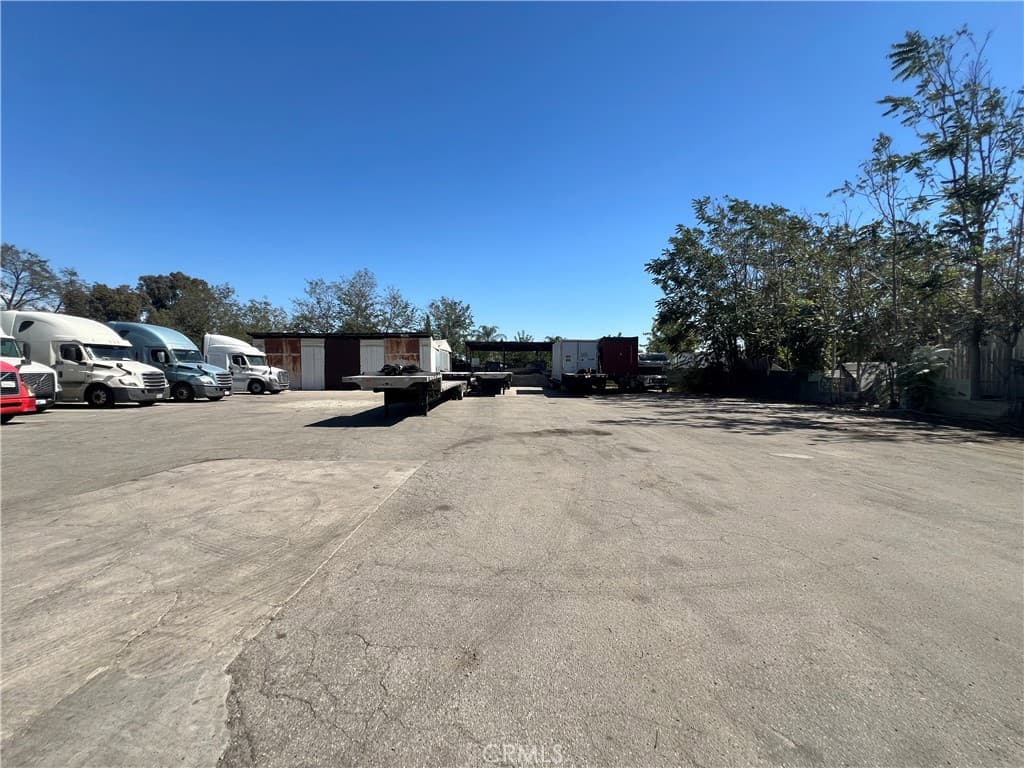 Commercial at 11253 Roswell, Pomona — photo 5 of 11