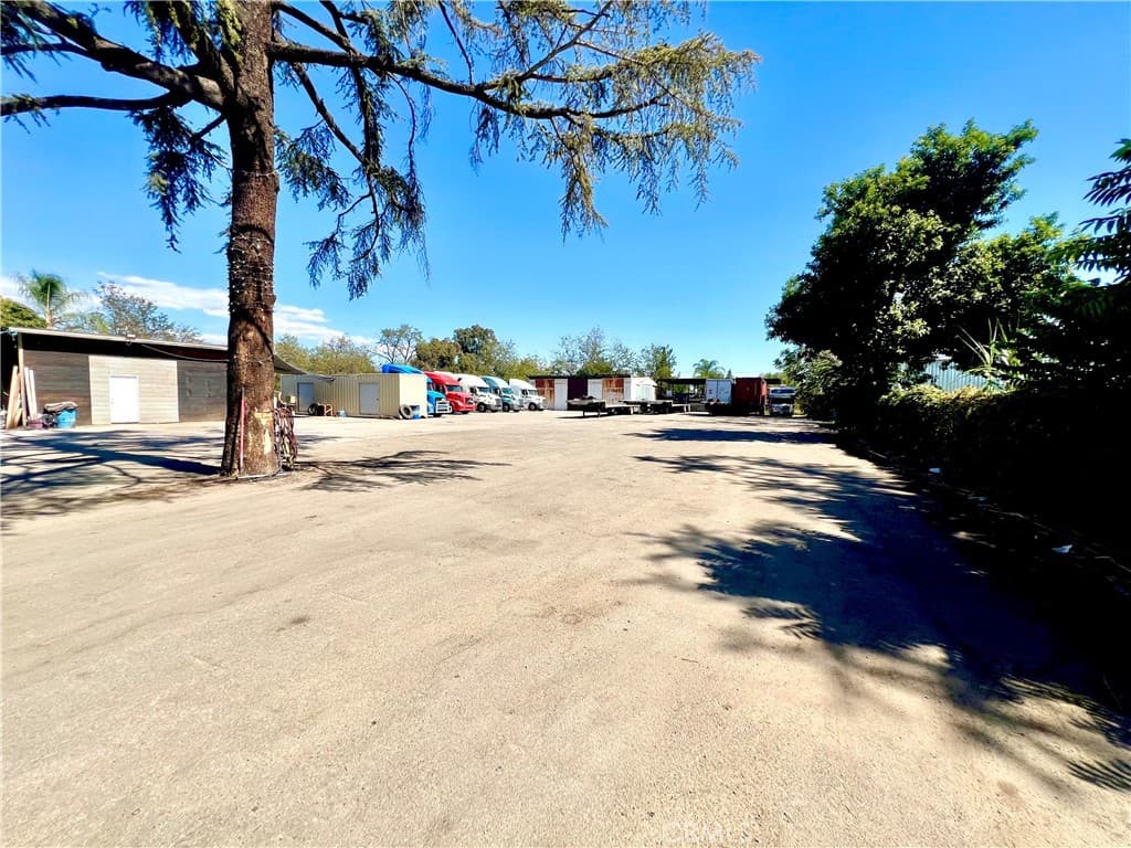 Commercial at 11253 Roswell, Pomona — photo 6 of 11
