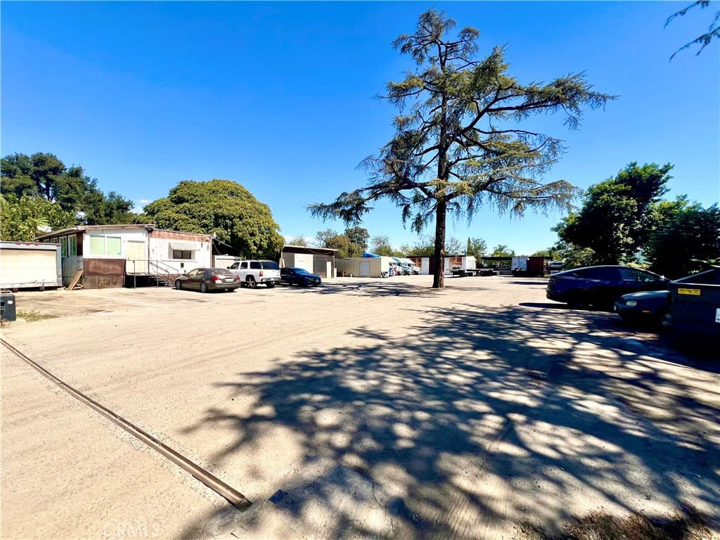 Commercial at 11253 Roswell, Pomona — photo 7 of 11