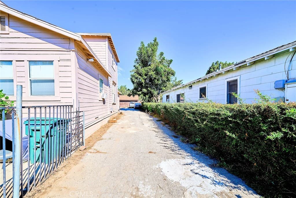 Commercial at 897 W Monterey, Pomona — photo 11 of 12