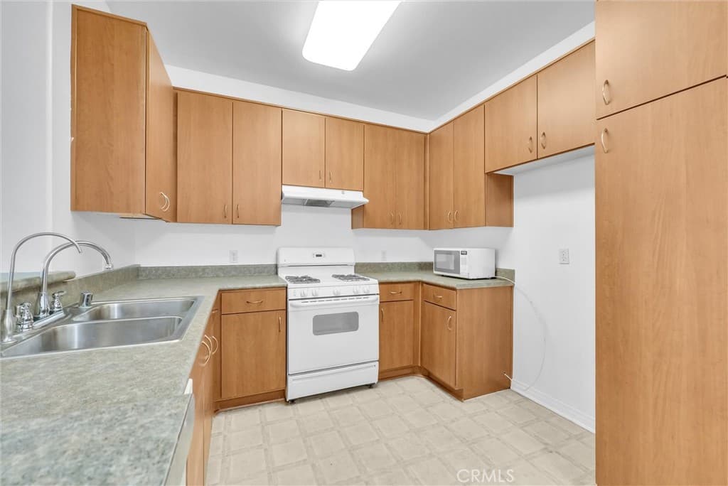 Condo at 835 Francesca Dr 103, Walnut — photo 10 of 12