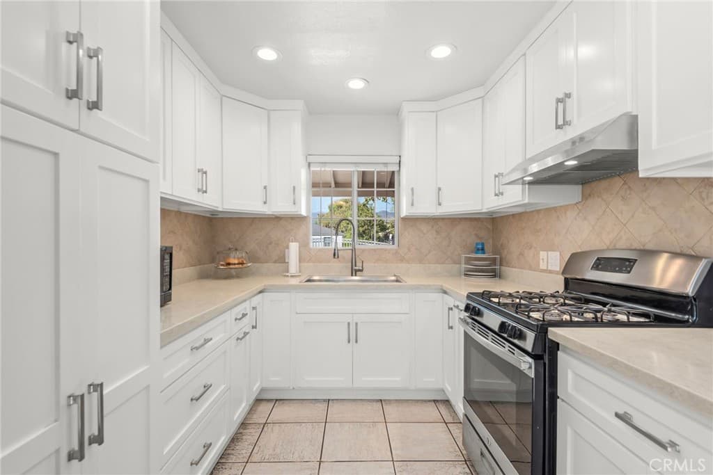 Home at 344 E Roland, Azusa — photo 2 of 12