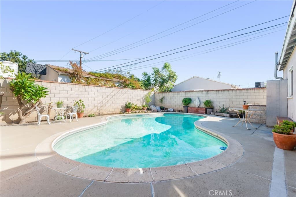 Home at 344 E Roland, Azusa — photo 4 of 12
