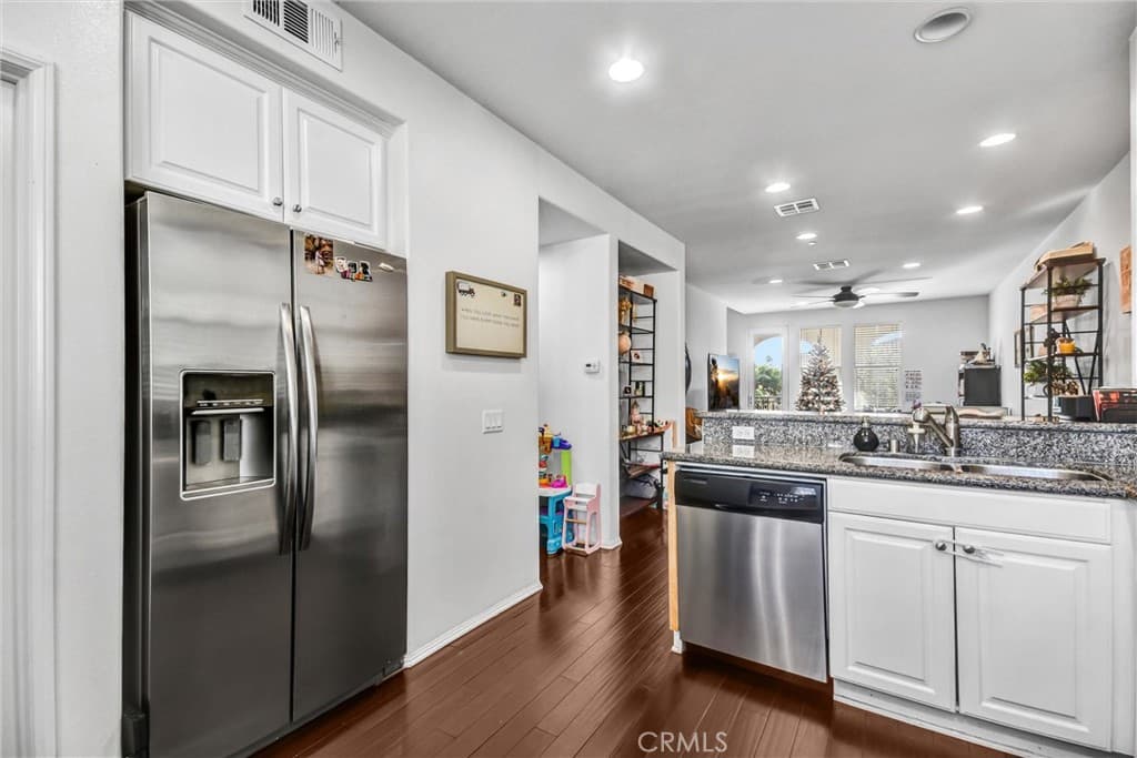 Condo at 827 E Promenade E, Azusa — photo 12 of 12