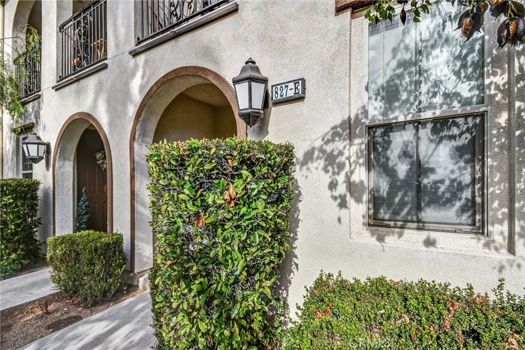 Condo at 827 E Promenade E, Azusa — photo 3 of 12