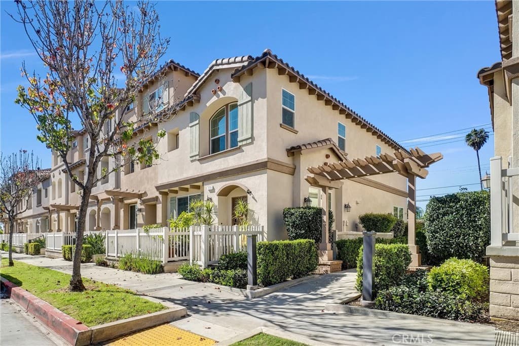 Condo at 329 N Fenimore, Azusa — photo 1 of 12