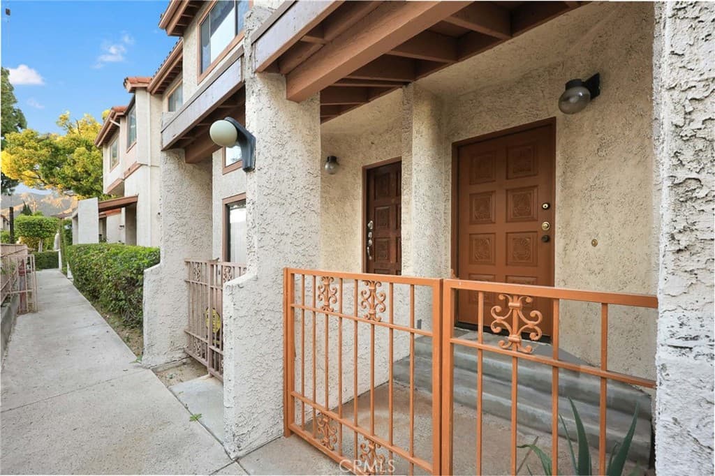 Townhouse at 1006 Arcadia D, Arcadia — photo 3 of 12