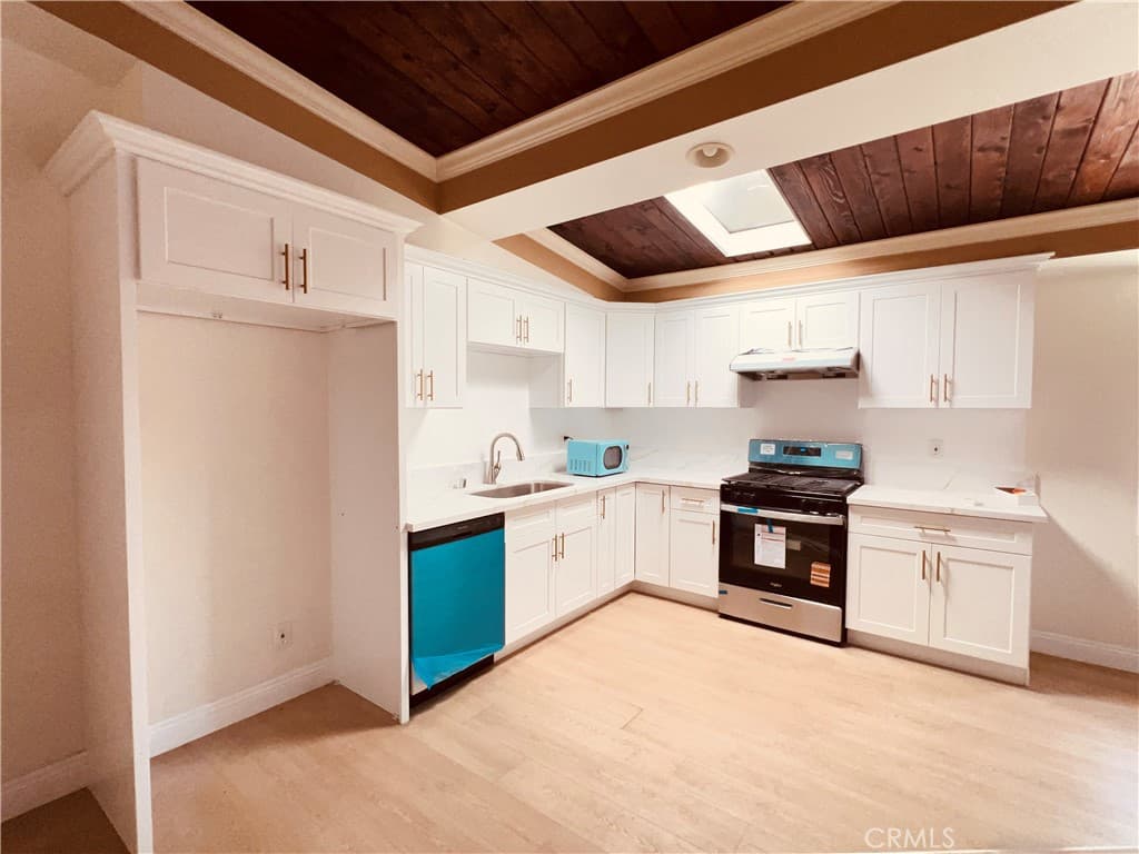 Home at 16151 E Kingside, Covina — photo 4 of 12