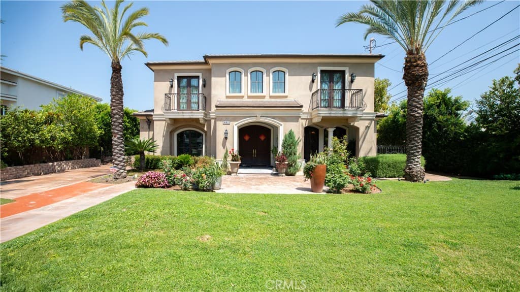 Home at 481 W Live Oak Avenue, Arcadia — photo 4 of 12