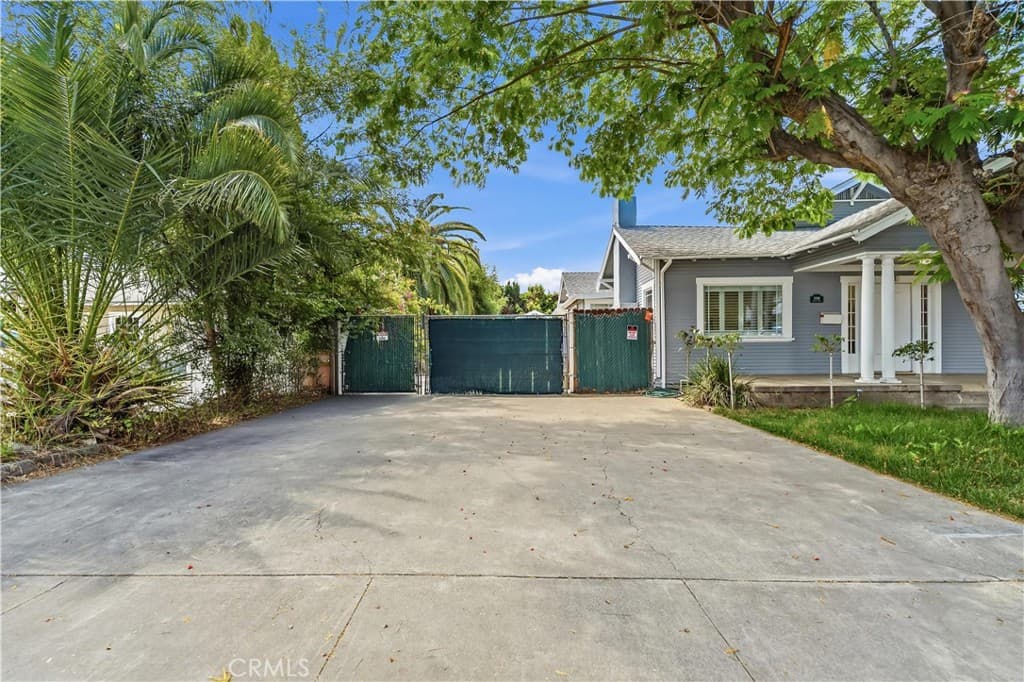 Home at 332 Chester Place, Pomona — photo 2 of 2