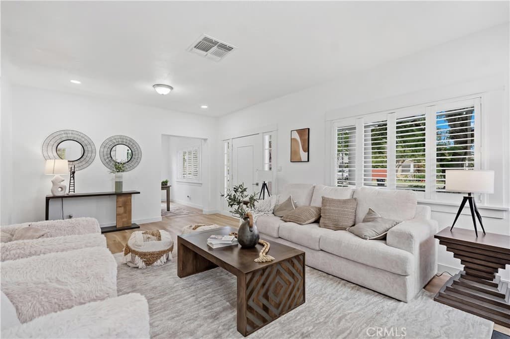Home at 332 Chester Place, Pomona — photo 5 of 12